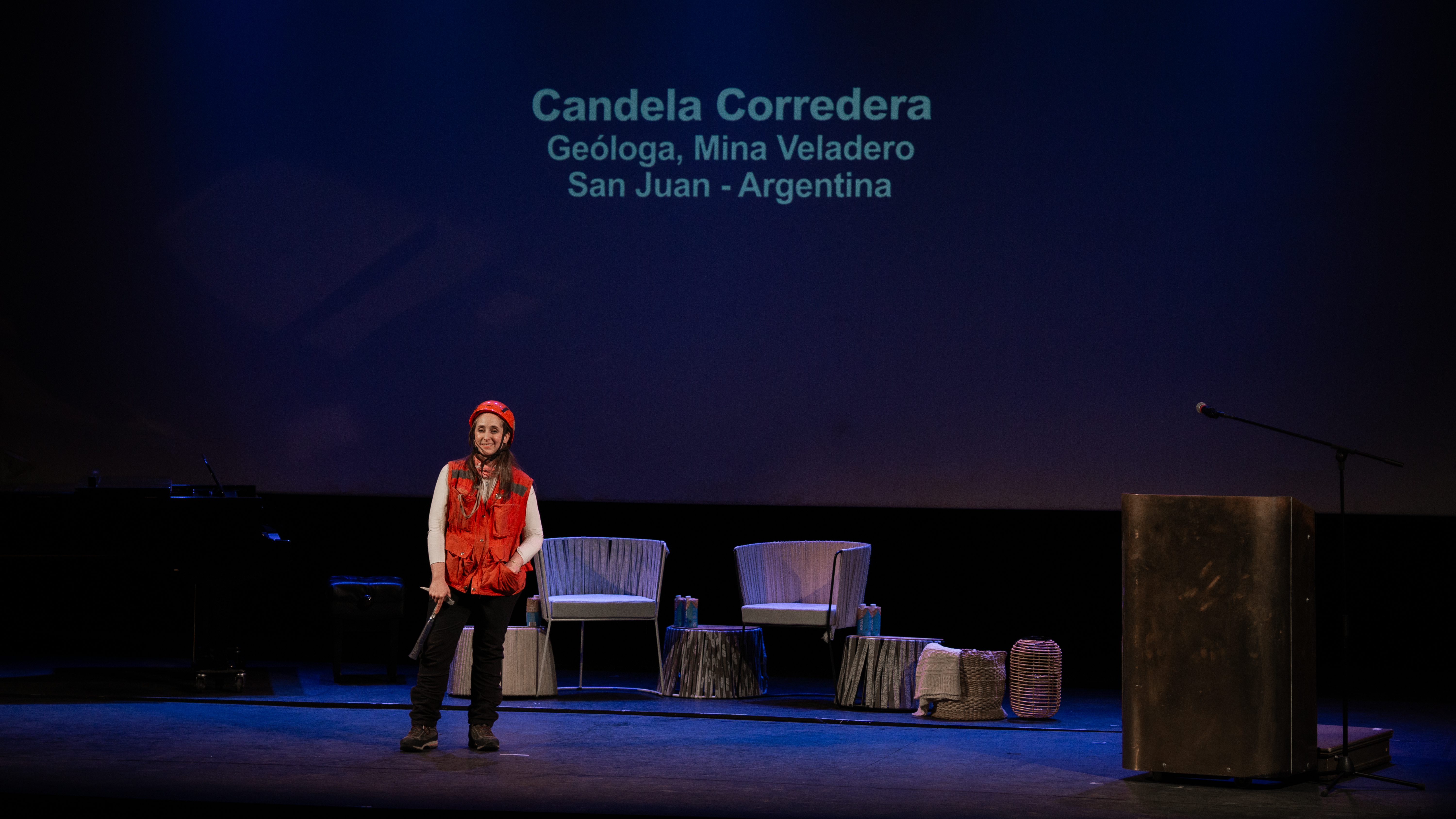 Candela Corredera, Geóloga Senior de Veladero, presente en la Cumbre Internacional de Jóvenes Líderes  